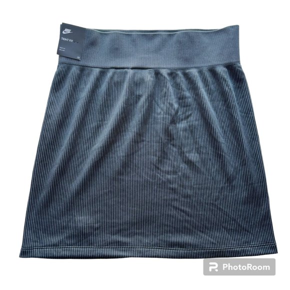 Nike air co-ord in dark gray, NWT, women's large, fitted, ribbed, mini skirt - Picture 2 of 6